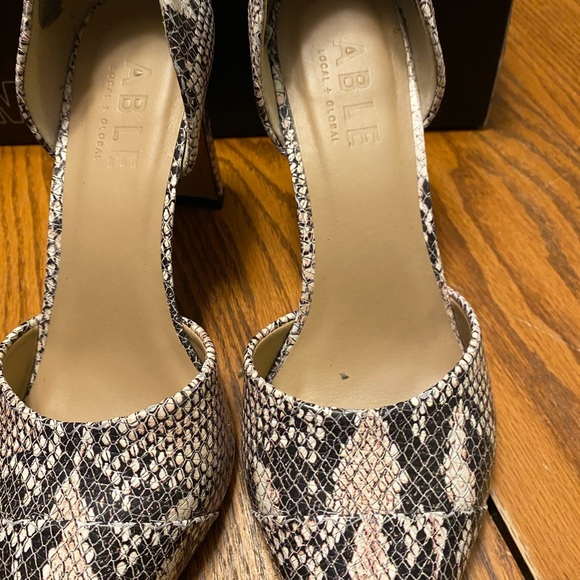 Beautiful snakeskin high heel- size 7.5
(retail $170) - Picture 3 of 3